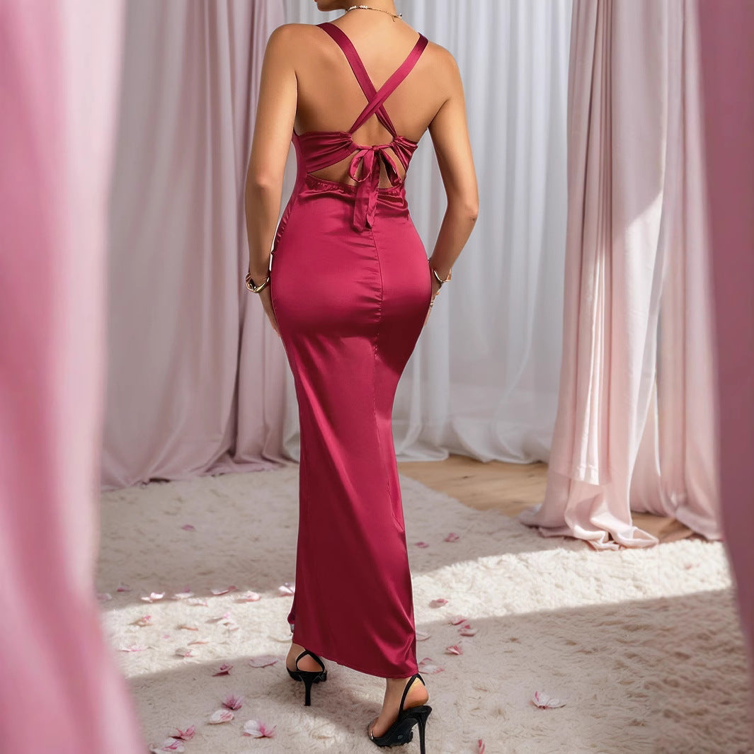 Robe longue moulante élégante et sexy en dentelle fendue.